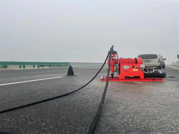 五峰马路路基路面开裂下沉注浆加固灌浆