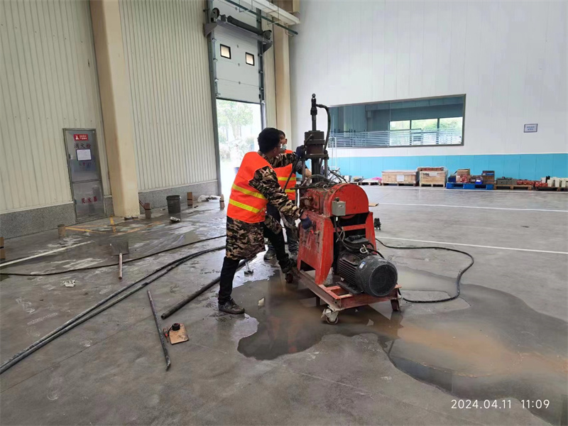 五峰厂房地面下沉塌陷注浆加固施工